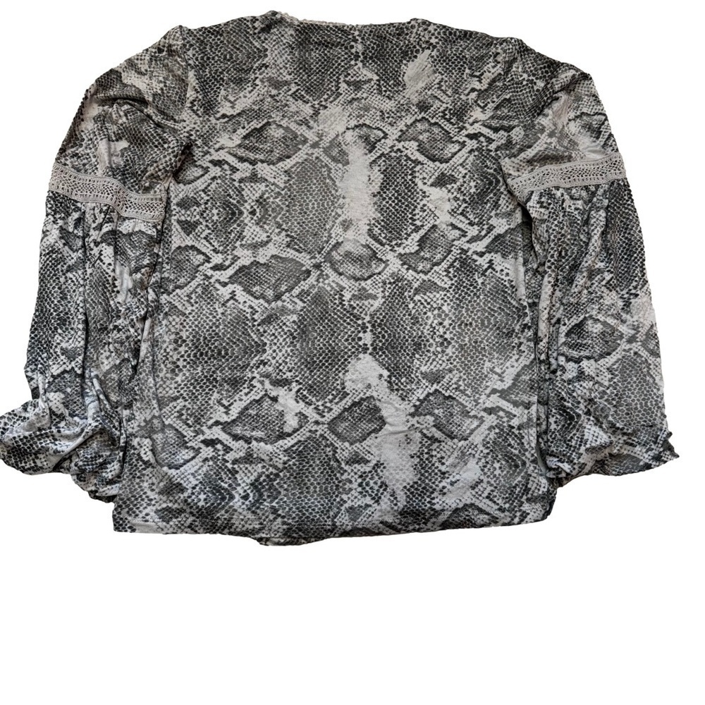 Haute Hippie Tribe Malia Printed Knit Surplice Top Grey Python Size XS Lace NEW - Picture 4 of 16